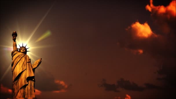 Estatua de la libertad al atardecer — Vídeos de Stock