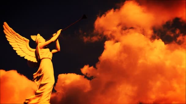 Estatua de ángel al atardecer — Vídeos de Stock