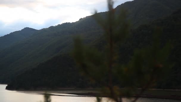 河流和山区景观 — 图库视频影像