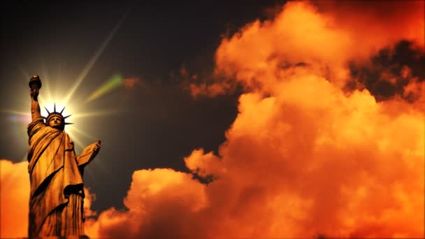 Estátua da liberdade no por do sol — Vídeo de Stock