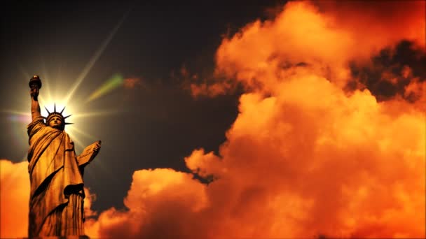 Estatua de la libertad al atardecer — Vídeos de Stock