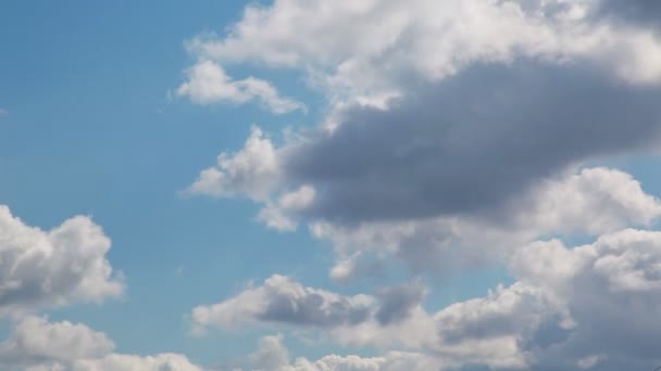 Nubes moviéndose sobre el cielo — Vídeo de stock