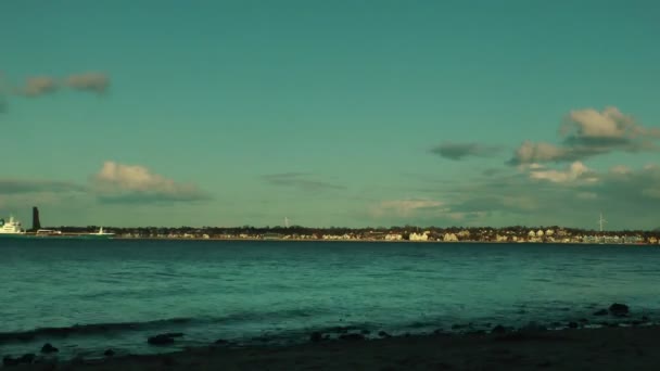 Gün batımı Laboe, kıyı şeridi — Stok video