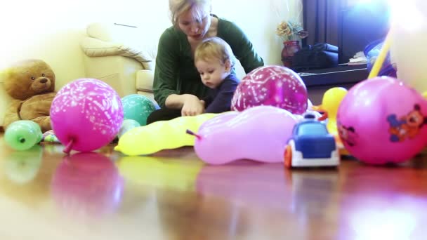 Mother and boy playing — Stock Video