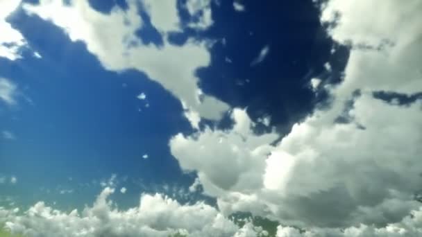 Nubes moviéndose sobre el cielo — Vídeos de Stock