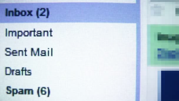 Список электронных писем на экране компьютера — стоковое видео