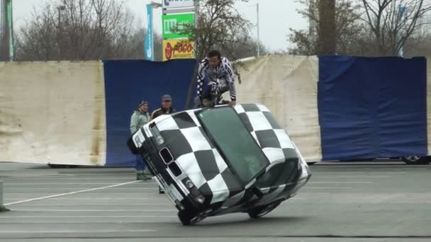 Man on the hood of car — Stock Video