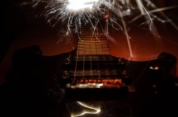 Elektronische Gitarre Mit Feuer Langzeitbelichtung — Stockfoto