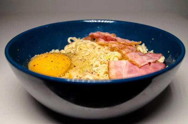 Yumurtalı erişte ve pastırma.