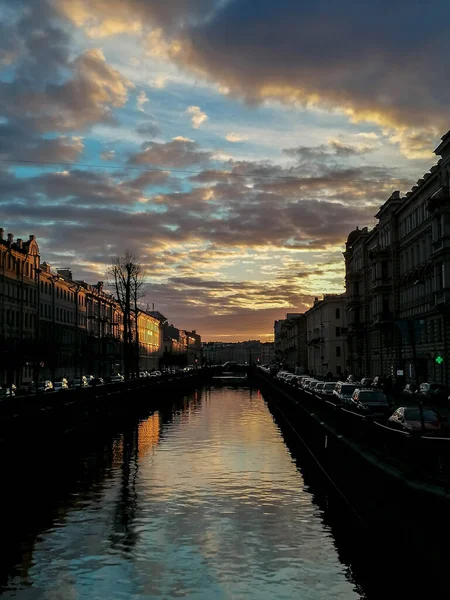 Tramonto Canale Con Acqua Vecchie Case Lati — Foto Stock