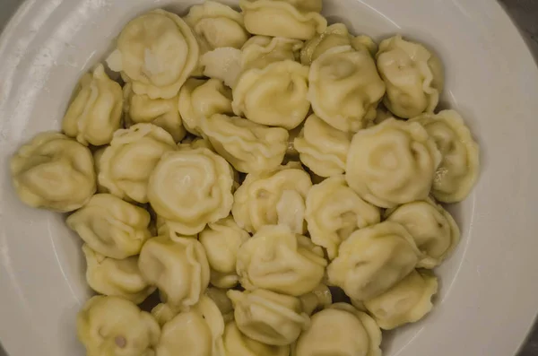 Hamur köfteleri masada.