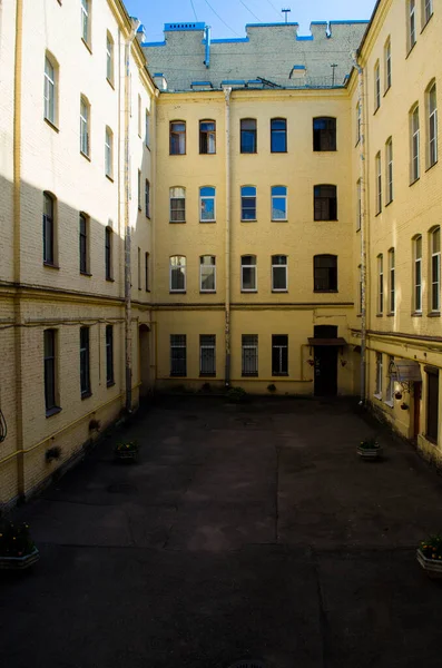 Old Courtyard Photo Afternoon — Stock Photo, Image