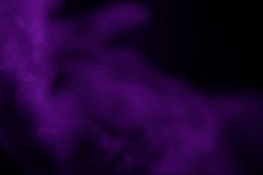 Siyah arka planda mor duman bulanıklaştı