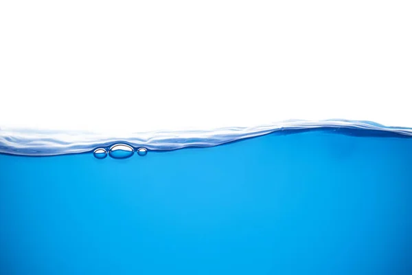 Bewegte Blaue Wasseroberfläche Und Blasen Auf Weißem Hintergrund — Stockfoto