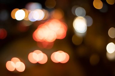 Bokeh, gece yolundaki araba ışıkları