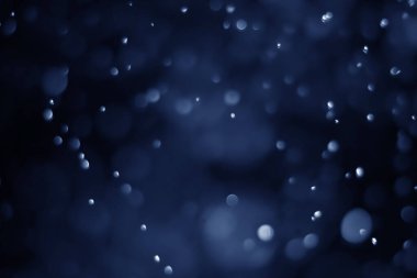 Sprey, sprey, su spreyi ve görüntüden soyut mavi bokeh arkaplan