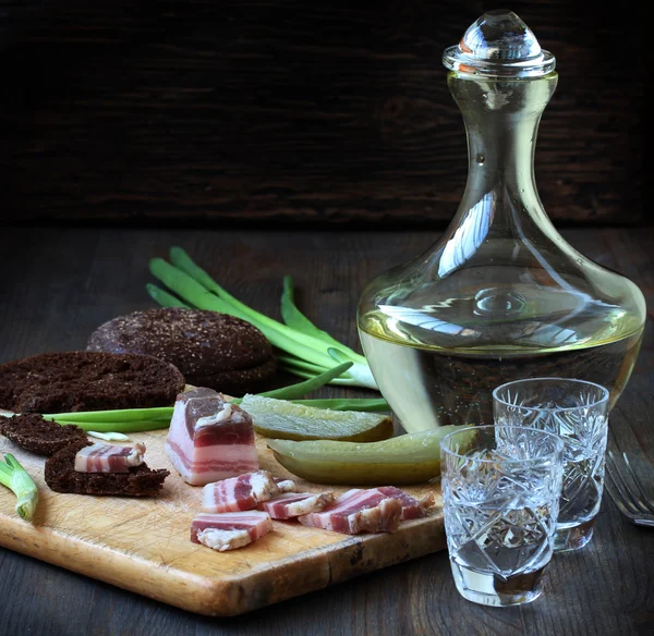 Russian snack - salty bacon (salo) and vodka with rye bread and spring onions — Stock Image Russian snack - salty bacon (salo) and vodka with rye bread and spring onions Stock Picture