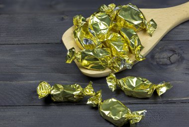 toffees sarı folyo sarılmış