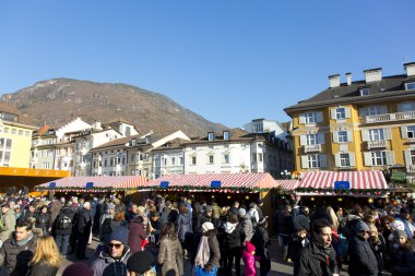05 Aralık 2015 büyük kalabalık Dükkanı yıllık Bozen Noel
