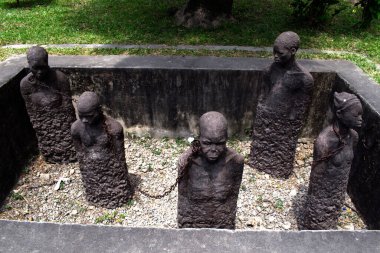 Afrika Tanzanya Zanzibar Eski köle pazarı, 5 kişilik köle heykeli