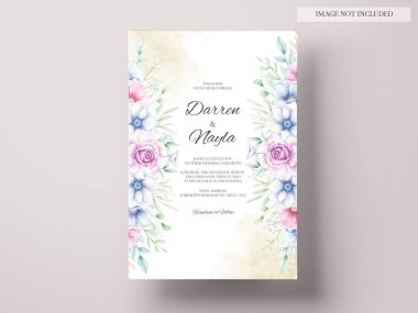 Suluboya çiçekli zarif bir düğün davetiyesi.