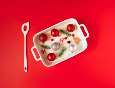 Noel süslemeleri ve zencefilli kurabiye. Yeni Ye