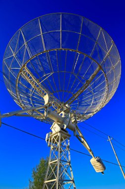 Gözlemevi radyo teleskopu.