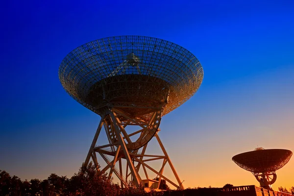 Silueta Radiotelescopio Observatorio — Foto de Stock