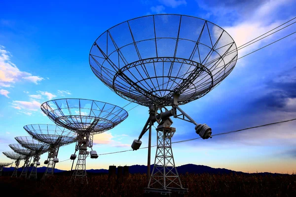 Gözlemevi radyo teleskopu.