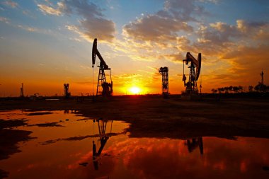 Petrol pompası, petrol endüstrisi ekipmanları
