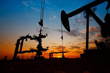 Petrol pompası, petrol endüstrisi ekipmanları