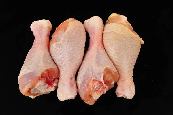 Ωμό Πόδι Κοτόπουλου Μαύρο Φόντο — Φωτογραφία Αρχείου