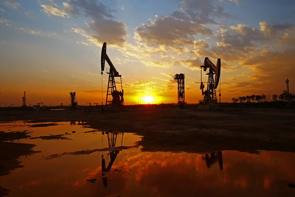 Ölpumpe Ölindustrie Ausrüstung — Stockfoto