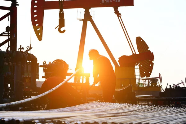 Нефтяники Работой — стоковое фото
