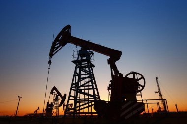 Petrol pompası, petrol endüstrisi ekipmanları