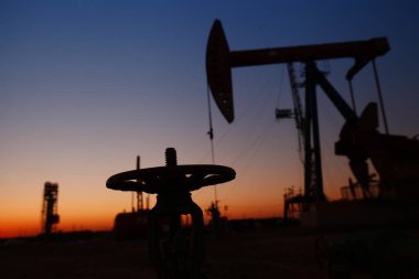 Petrol pompası, petrol endüstrisi ekipmanları