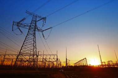 Yüksek voltaj direği ve kulesi