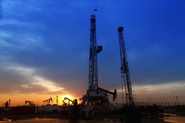 Yağ pompaları. Petrol sanayi ekipmanları.