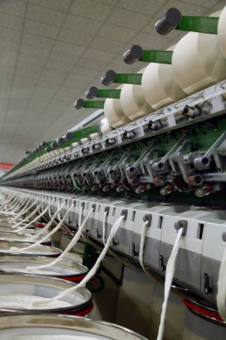 Örgü üretim hattı fabrikasında pamuk grubu 