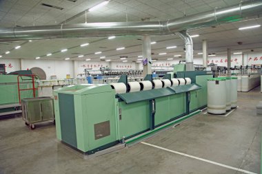 Örgü üretim hattı fabrikasında pamuk grubu 