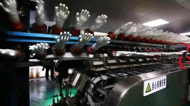 Eldiven Fabrikası Üretim Atölyesi Dönen Makineler — Stok video