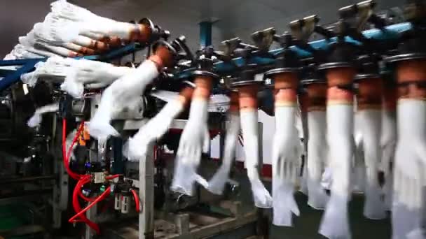 Eldiven Fabrikası Üretim Atölyesi Dönen Makineler — Stok video