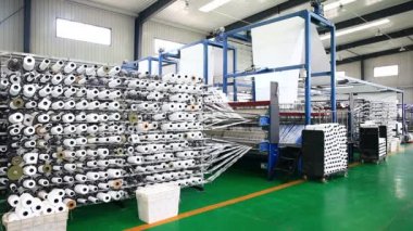Ambalaj çantası üretim atölyesi, dokuma kemeri, tekstil makinelerinin ve ekipmanların rotasyonu