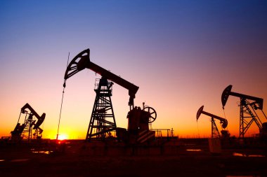 Petrol pompası, petrol endüstrisi ekipmanları