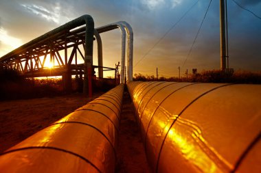 Petrol boru hattı, petrol endüstrisi ekipmanları.