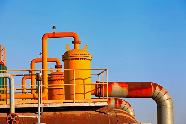 Petrol sahasının boru ve vanaları, petrol endüstrisi ekipmanları