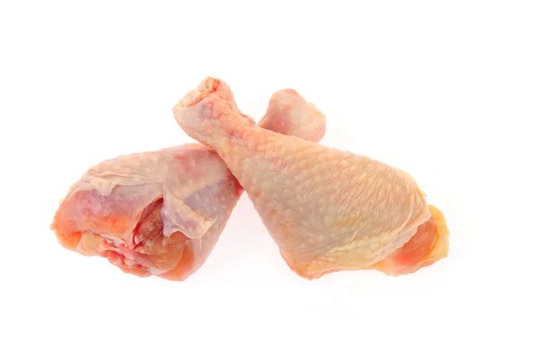 白い背景に生の鶏の足 — ストック写真