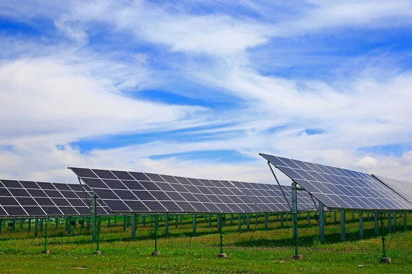 Panele Fotowoltaiczne Słoneczne Generatio Energii Fotowoltaicznej — Zdjęcie stockowe