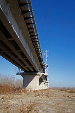 Yüksek beton köprü yapısı