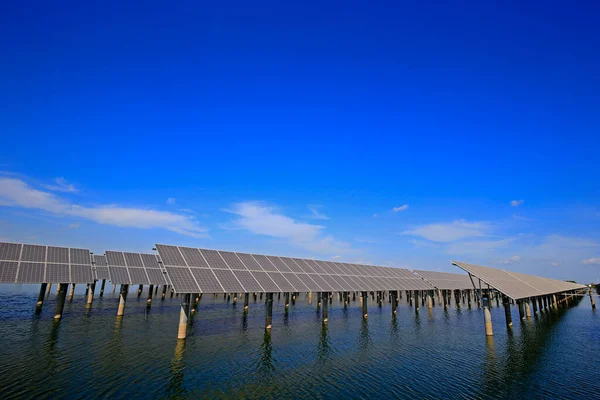 Güneş Panelleri Endüstriyel Enerji Tasarruf Ekipmanları — Stok fotoğraf